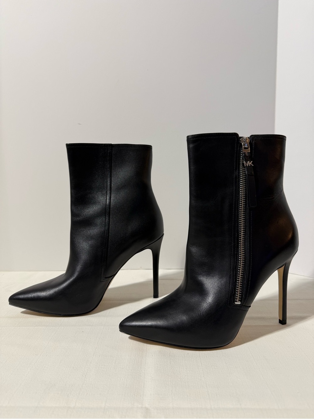 Michael Kors Black Leather Pointed-Toe Stiletto Ankle Boots – Size 7